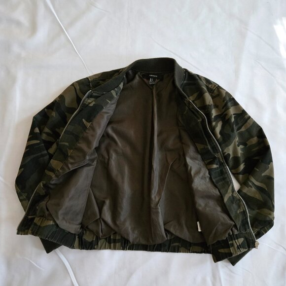 Women's Forever 21 Camouflage Bomber Jacket SZ S - Picture 7 of 9